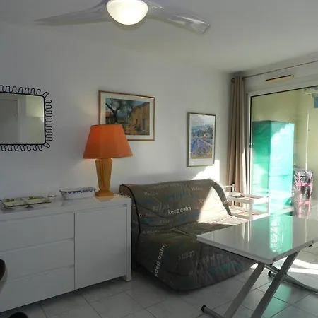 Apartment Le Lavandou, 2 Pieces, 4 Personnes - Fr-1-251-647 Le Lavandou