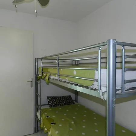 Le Lavandou, 2 Pieces, 4 Personnes - Fr-1-251-647 Apartment